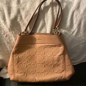 Coach purse with multiple inner pockets